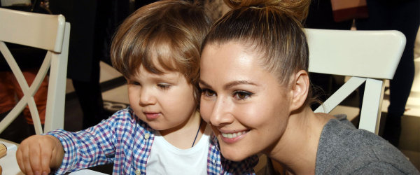 Личная жизнь и карьера Марии Кожевниковой: дети, брак без штампа и возвращение в «Универ»
Личная жизнь и карьера Марии Кожевниковой: дети, брак без штампа и возвращение в «Универ»